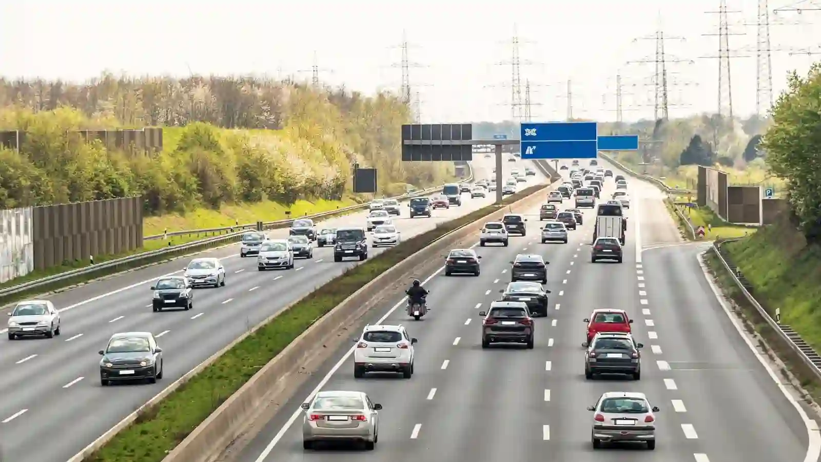Abstandsverstoß in der Kolonne: Wann trotz 18 Metern kein Fahrverbot droht