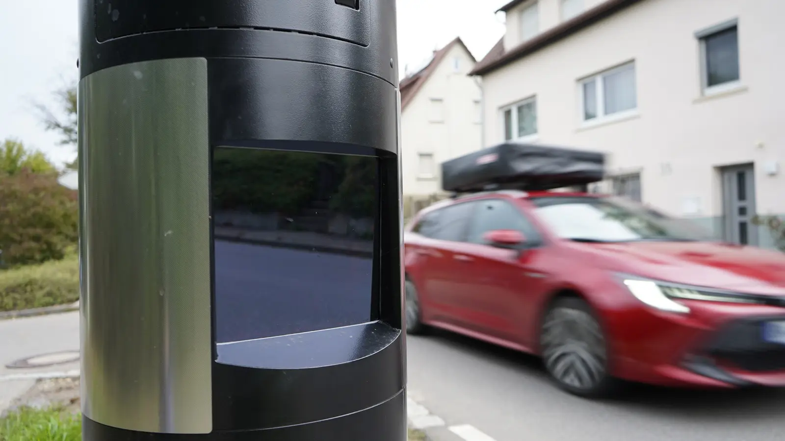 Oelsnitz schreibt 3 Blitzer neu aus: Foto erst ab 9 km/h zu schnell?