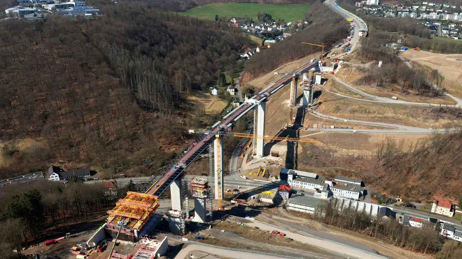 A45-Talbrücke Rahmede: Zweites Teilbauwerk verbunden - Freigabetermin noch offen