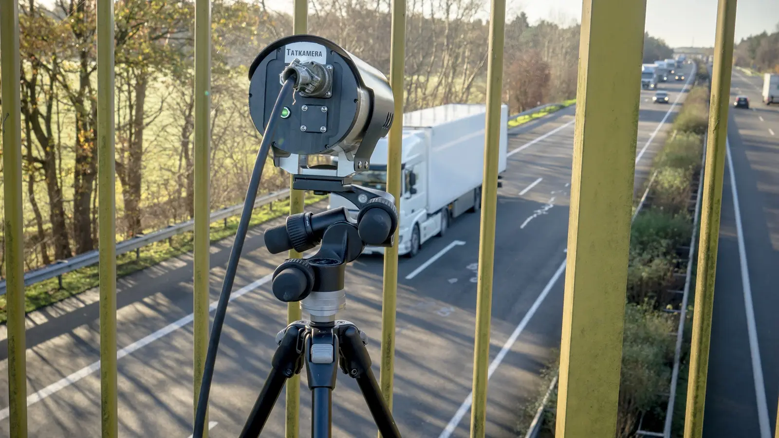 Neuer VKS-Blitzer auf der A1 überwacht Tempo, Abstand und Handys
